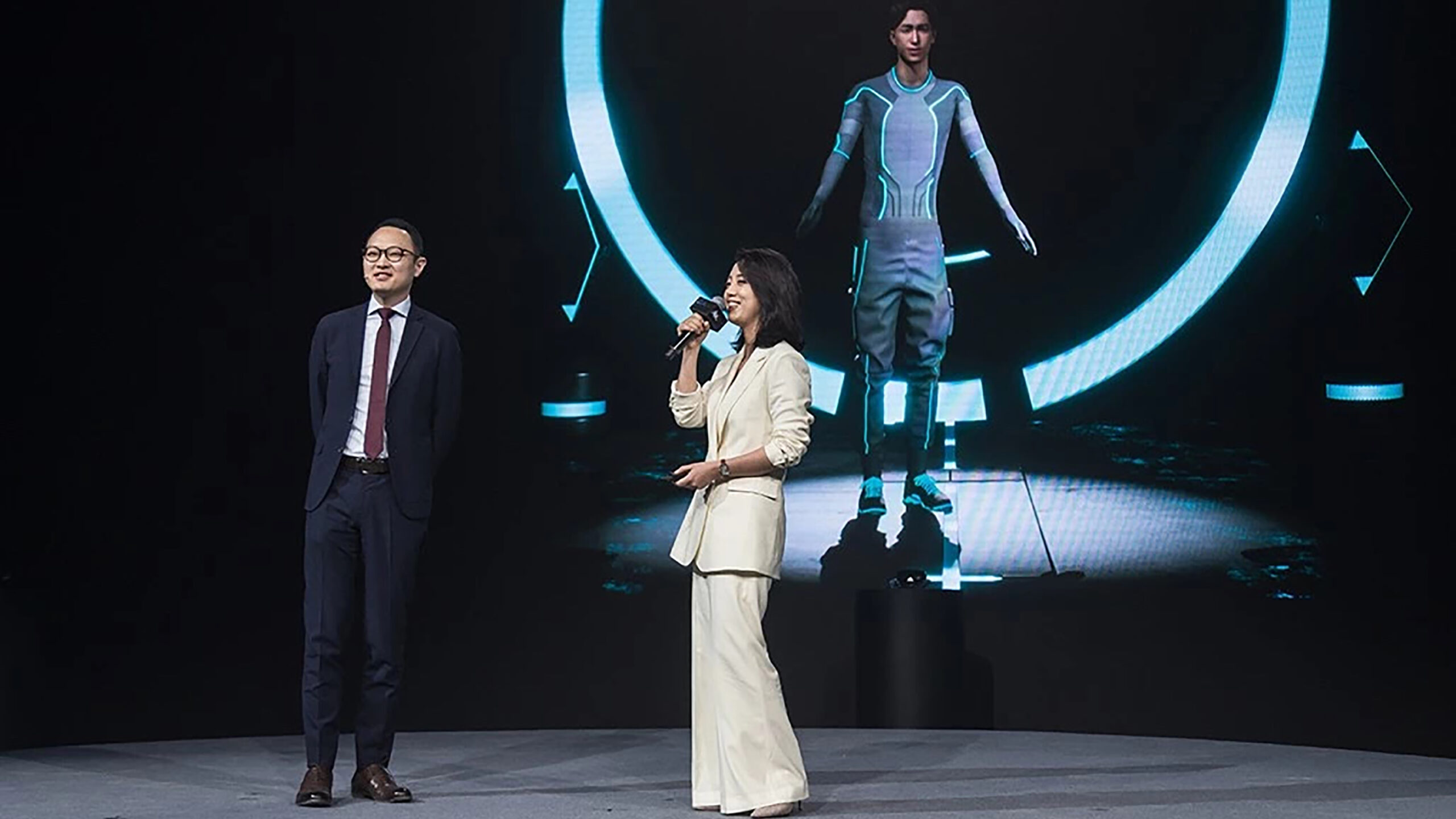 3Glasses全球首款消费级超薄VR眼镜X1震撼亮相，虚拟人Star担任代言人